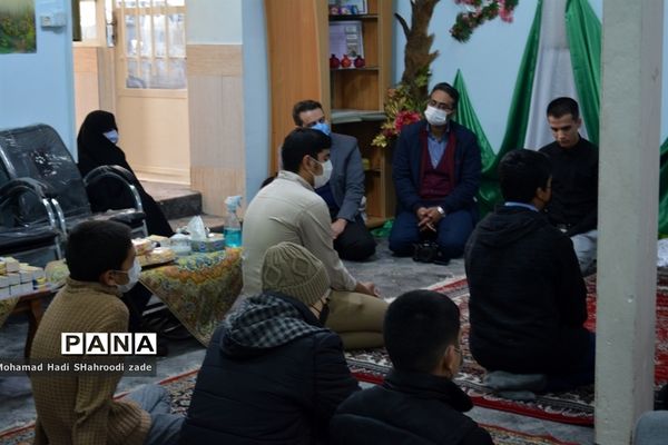 مراسم تقدیر از منتخبان مسابقات قرآن عترت و نماز سال قبل در مکان دارالقرآن ناحیه یک مشهد مقدس