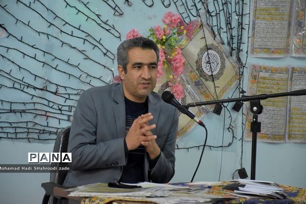 مراسم تقدیر از منتخبان مسابقات قرآن عترت و نماز سال قبل در مکان دارالقرآن ناحیه یک مشهد مقدس