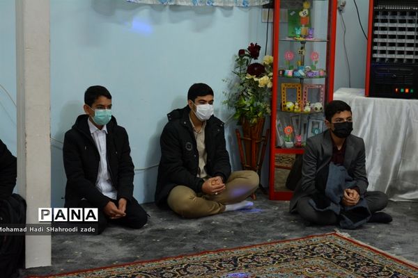 مراسم تقدیر از منتخبان مسابقات قرآن عترت و نماز سال قبل در مکان دارالقرآن ناحیه یک مشهد مقدس