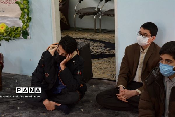مراسم تقدیر از منتخبان مسابقات قرآن عترت و نماز سال قبل در مکان دارالقرآن ناحیه یک مشهد مقدس