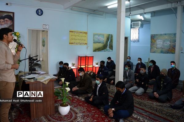 مراسم تقدیر از منتخبان مسابقات قرآن عترت و نماز سال قبل در مکان دارالقرآن ناحیه یک مشهد مقدس