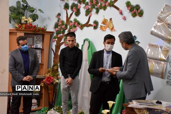 مراسم تقدیر از منتخبان مسابقات قرآن عترت و نماز سال قبل در مکان دارالقرآن ناحیه یک مشهد مقدس