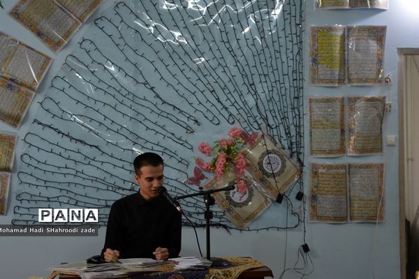 مراسم تقدیر از منتخبان مسابقات قرآن عترت و نماز سال قبل در مکان دارالقرآن ناحیه یک مشهد مقدس