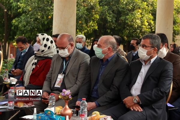 آیین گشایش دومین جشنواره معلمان هنرمند در آرامگاه حافظ شیرازی