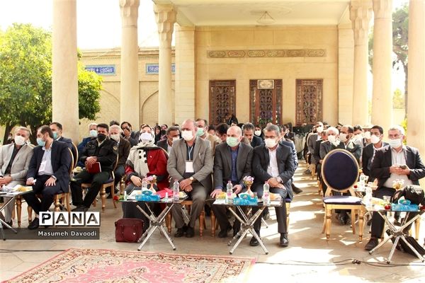 آیین گشایش دومین جشنواره معلمان هنرمند در آرامگاه حافظ شیرازی