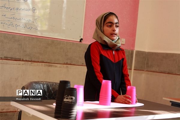 بازدید رئیس سازمان دانش‌آموزی فارس از روند برگزاری مسابقات المپیاد رویش در مدارس ناحیه 2 شیراز