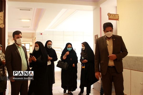 بازدید رئیس سازمان دانش‌آموزی فارس از روند برگزاری مسابقات المپیاد رویش در مدارس ناحیه 2 شیراز