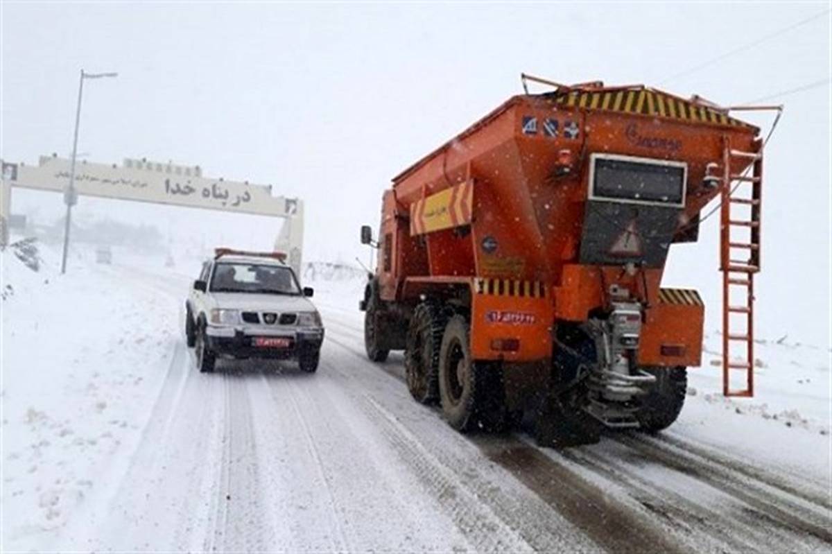 استقرار زودهنگام راهداران استان البرز در پایگاه‌ها به‌دنبال بارش‌ برف پاییزی