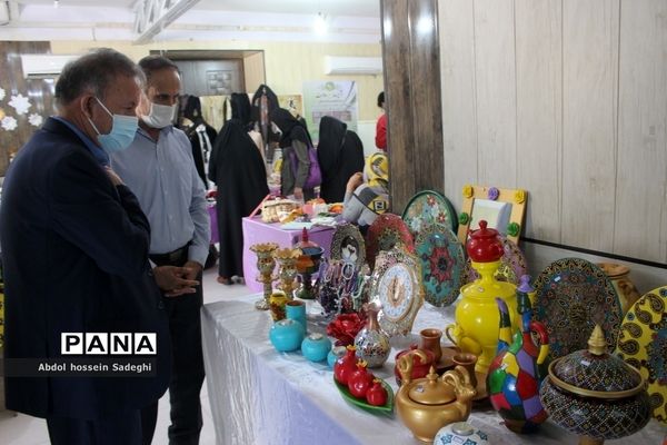 نمایشگاه و فروشگاه صنایع دستی در کانون فرهنگی تربیتی کوثر بوشهر