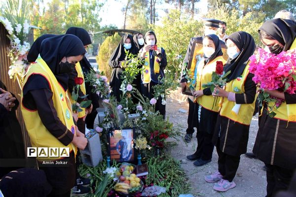 تقدیر مدیر سازمان دانش‌آموزی استان فارس از خانواده دانش آموز پیشتاز مرحومه مهسا هاشمی بالاشهری