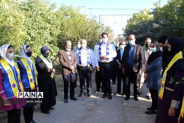 بازدید مدیر سازمان دانش‌آموزی استان فارس از فعالیت های تشکیلاتی پیشتازان مدرسه سمیه در حاجی آباد  زرین دشت