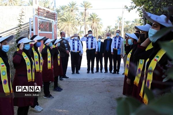 بازدید مدیر سازمان دانش‌آموزی استان فارس از فعالیت های تشکیلاتی پیشتازان مدرسه سمیه در حاجی آباد  زرین دشت