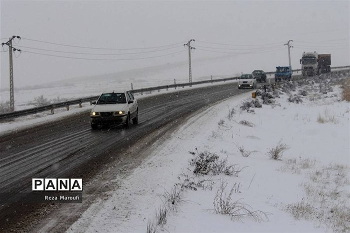 بارش برف و باران در جاده‌های ۴ استان