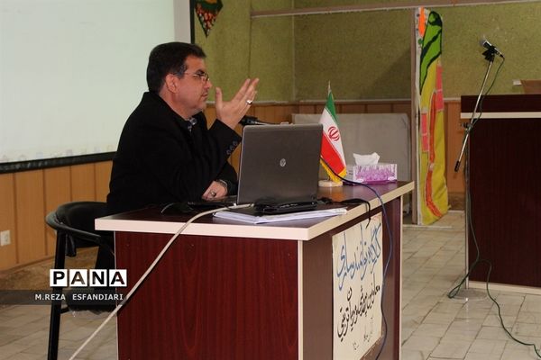 کارگاه توانمندسازی معاونان  پرورشی مدارس ناحیه یک قم