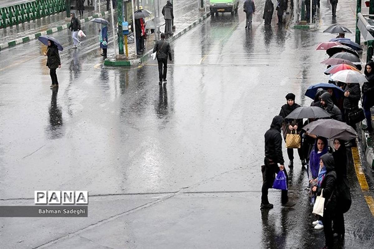 بارش باران در اکثر مناطق کشور؛ دمای هوا تا 12 درجه کاهش می‌یابد