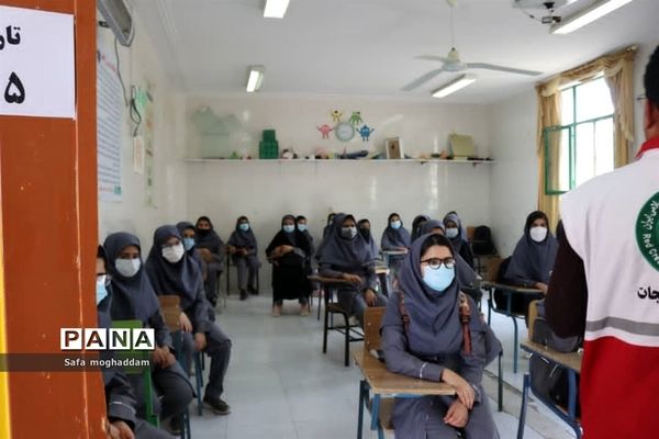 برگزاری کلاس‌های کانون دانش‌آموزی هلال احمر در دبیرستان قاضی گله‌دار