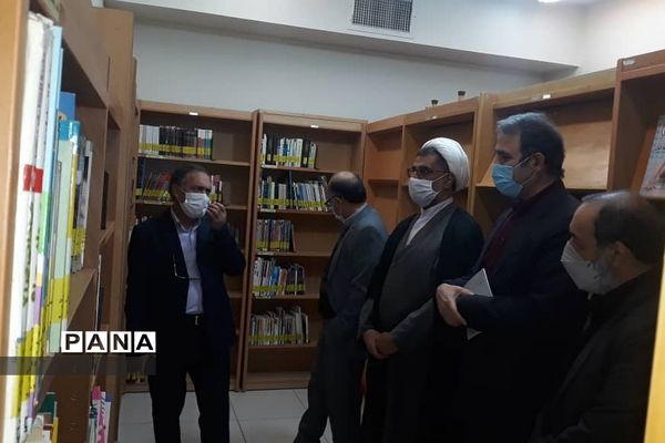 بازدید مدیر آموزش و پرورش شهرستان پردیس از کتابخانه عمومی