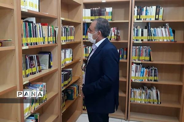 بازدید مدیر آموزش و پرورش شهرستان پردیس از کتابخانه عمومی