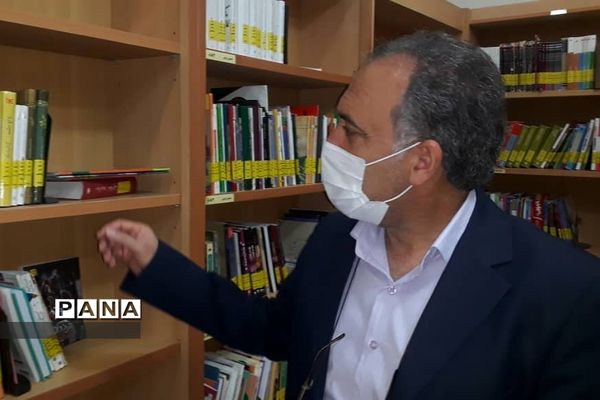 بازدید مدیر آموزش و پرورش شهرستان پردیس از کتابخانه عمومی