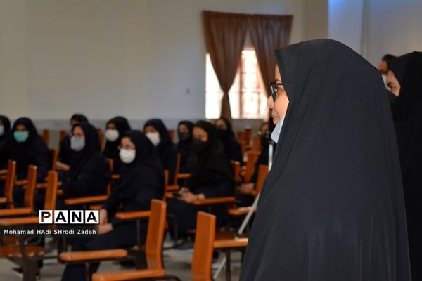گرامیداشت هفته کتاب و کتابخوانی و آیین نواختن زنگ کتاب در دبیرستان مهشید مصلی نژاد ناحیه یک مشهد