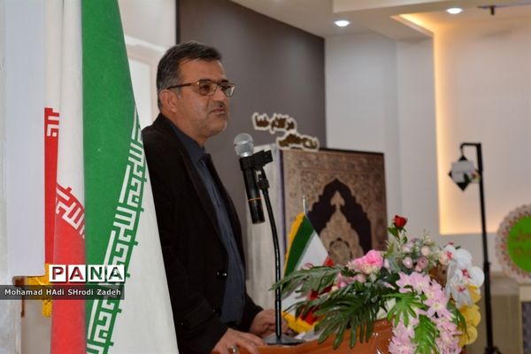 گرامیداشت هفته کتاب و کتابخوانی و آیین نواختن زنگ کتاب در دبیرستان مهشید مصلی نژاد ناحیه یک مشهد