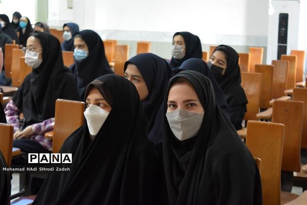 گرامیداشت هفته کتاب و کتابخوانی و آیین نواختن زنگ کتاب در دبیرستان مهشید مصلی نژاد ناحیه یک مشهد