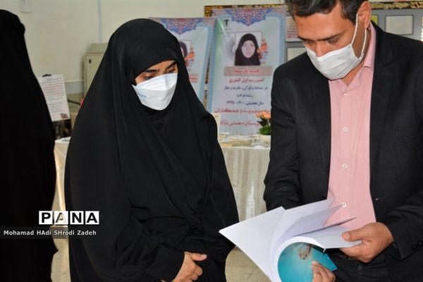 گرامیداشت هفته کتاب و کتابخوانی و آیین نواختن زنگ کتاب در دبیرستان مهشید مصلی نژاد ناحیه یک مشهد