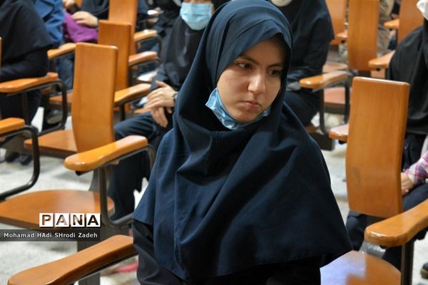 گرامیداشت هفته کتاب و کتابخوانی و آیین نواختن زنگ کتاب در دبیرستان مهشید مصلی نژاد ناحیه یک مشهد