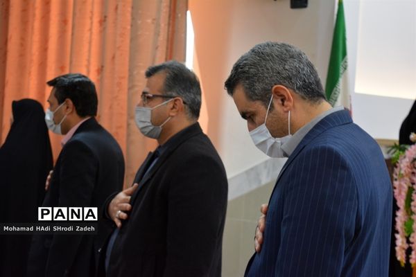 گرامیداشت هفته کتاب و کتابخوانی و آیین نواختن زنگ کتاب در دبیرستان مهشید مصلی نژاد ناحیه یک مشهد