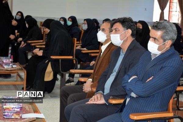 گرامیداشت هفته کتاب و کتابخوانی و آیین نواختن زنگ کتاب در دبیرستان مهشید مصلی نژاد ناحیه یک مشهد