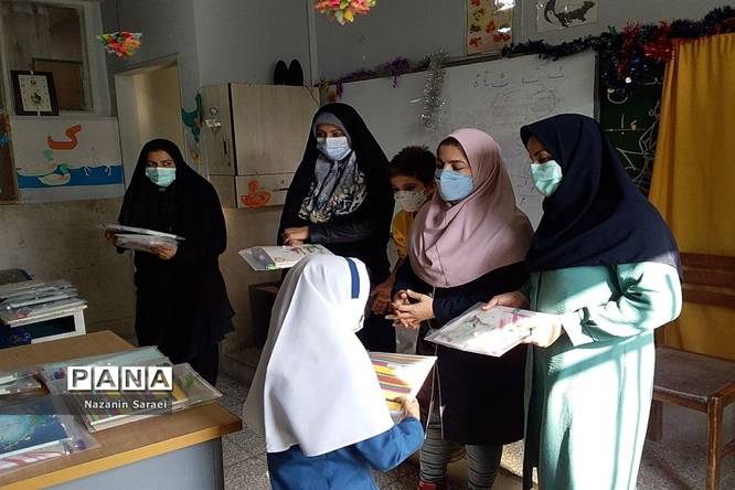 اهدای بسته فرهنگی به دانشآموزان واحدهای آموزشی روستایی اسلامشهر