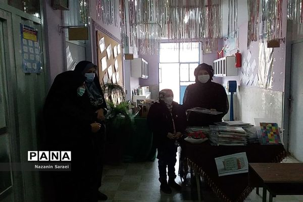 اهدای بسته فرهنگی به دانش‌آموزان واحد‌های آموزشی روستایی اسلامشهر