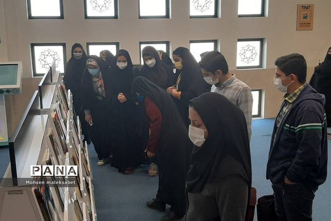 بازدید اعضای مجلس دانشآموزی و پیشتاز از کتابخانه مرکزی یزد