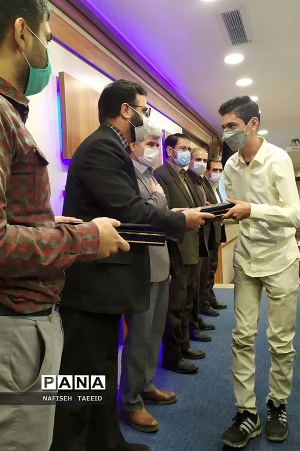 مراسم تقدیر از دانش‌آموزان سمپاد برگزیده در جشنواره کاپ استانی  قم