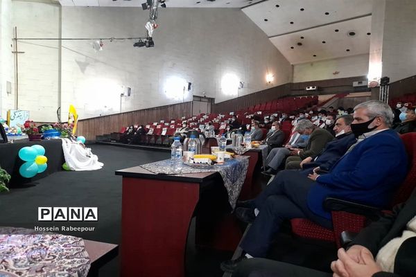 مراسم تجلیل از برگزیدگان کشوری حوزه معاونت پرورشی منطقه 16