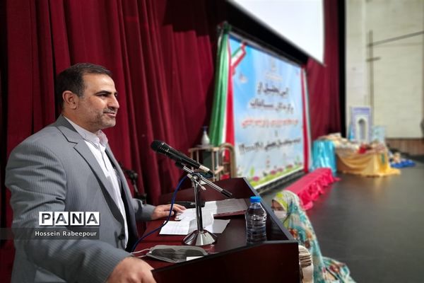 مراسم تجلیل از برگزیدگان کشوری حوزه معاونت پرورشی منطقه 16