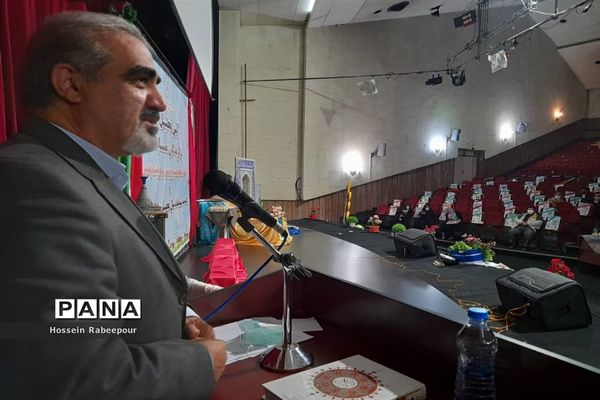 مراسم تجلیل از برگزیدگان کشوری حوزه معاونت پرورشی منطقه 16