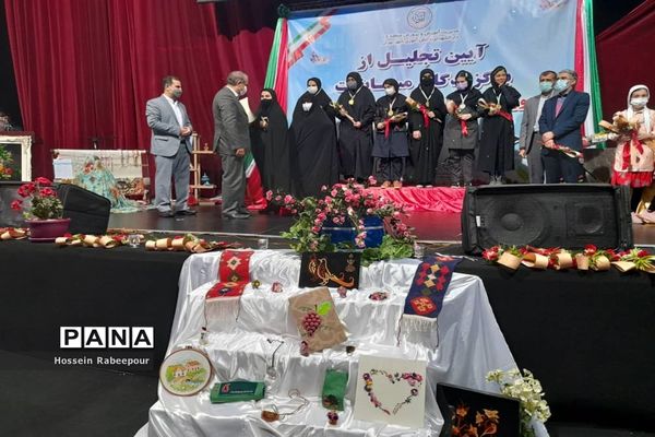 مراسم تجلیل از برگزیدگان کشوری حوزه معاونت پرورشی منطقه 16