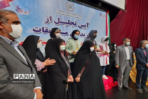 مراسم تجلیل از برگزیدگان کشوری حوزه معاونت پرورشی منطقه 16