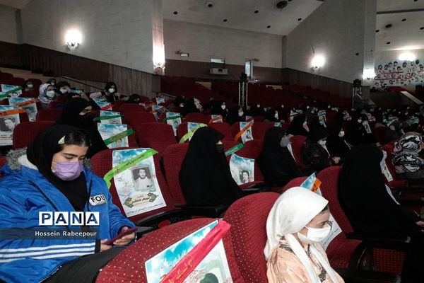 مراسم تجلیل از برگزیدگان کشوری حوزه معاونت پرورشی منطقه 16