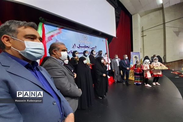 مراسم تجلیل از برگزیدگان کشوری حوزه معاونت پرورشی منطقه 16
