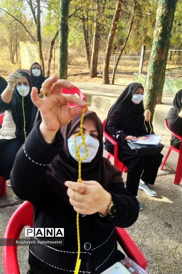 گردهمایی مربیان پیشتاز سازمان دانش‌آموزی ناحیه 4 شیراز