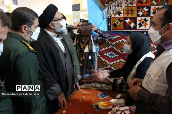 نمایشگاه دستاوردهای هنرمندان بسیجی کهگیلویه و بویراحمد