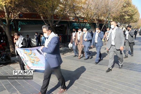 راهپیمایی و غبارروبی مزار شهدای مدفون درحرم حضرت عبدالعظیم حسنی (ع)