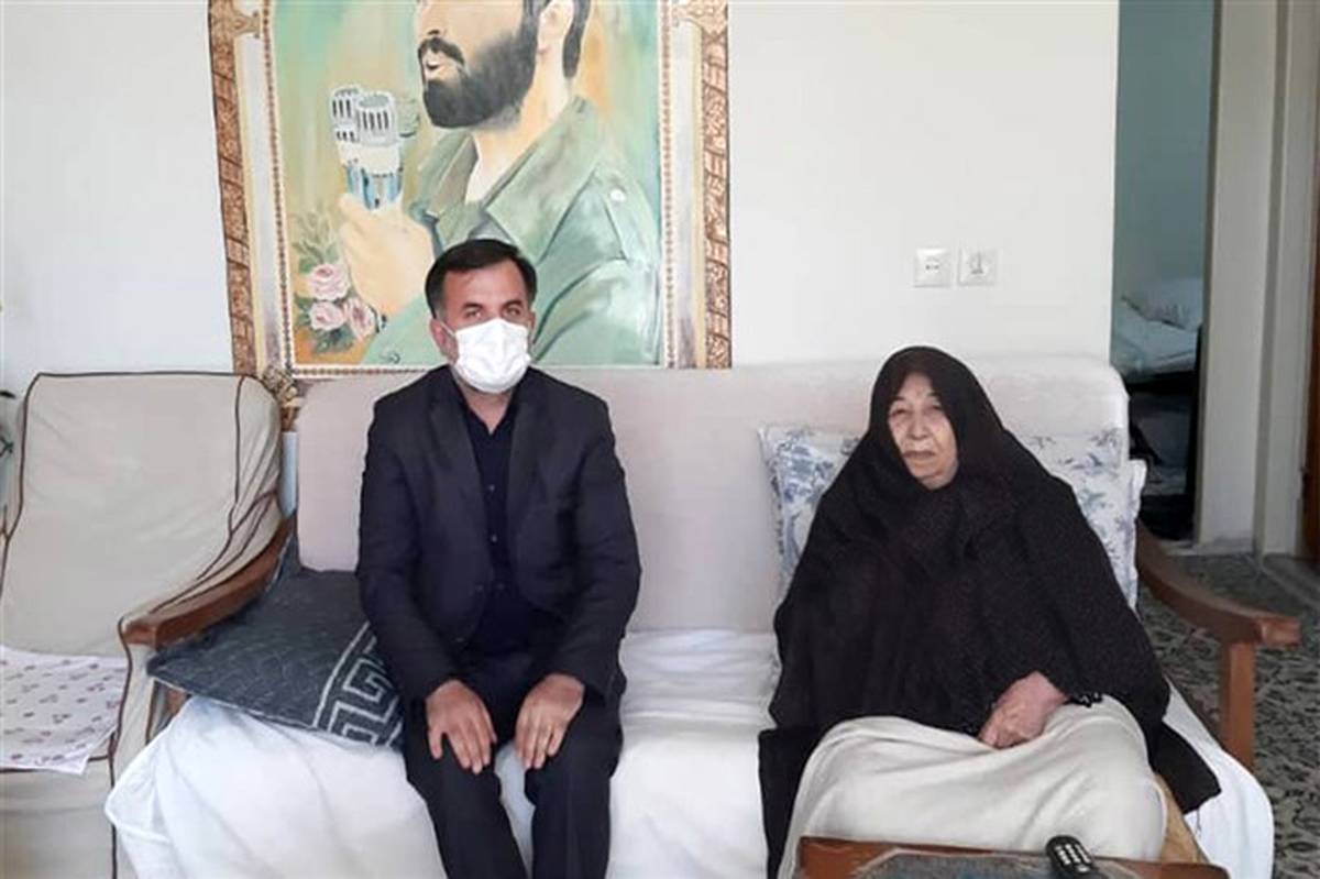 دیدارمدیرکل آموزش‌ پرورش استان اصفهان با مادر شهید حسین‌خرازی