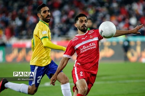 دیدار تیم‌های پرسپولیس و صنعت نفت آبادان