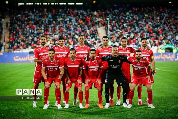 دیدار تیم‌های پرسپولیس و صنعت نفت آبادان