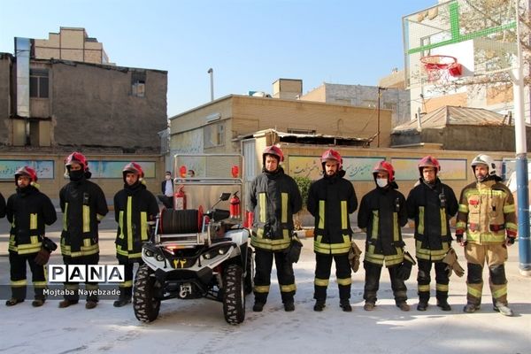 مراسم نمادین مانور زلزله و ایمنی در مدارس مشهد