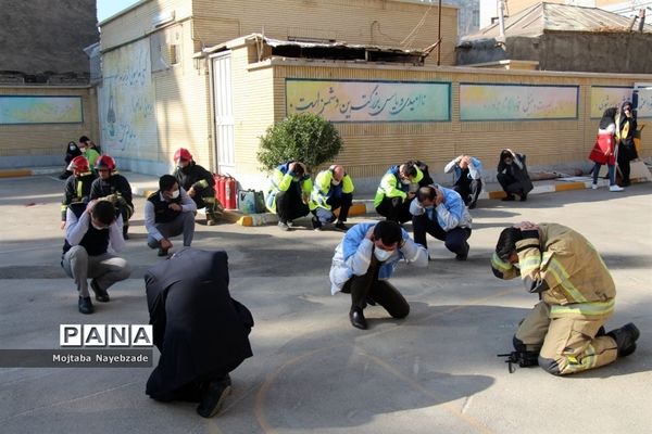 مراسم نمادین مانور زلزله و ایمنی در مدارس مشهد