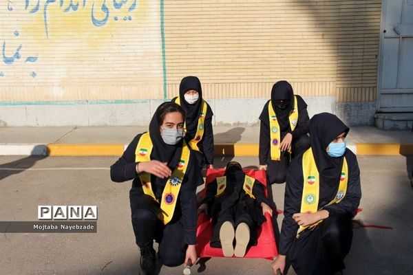 مراسم نمادین مانور زلزله و ایمنی در مدارس مشهد